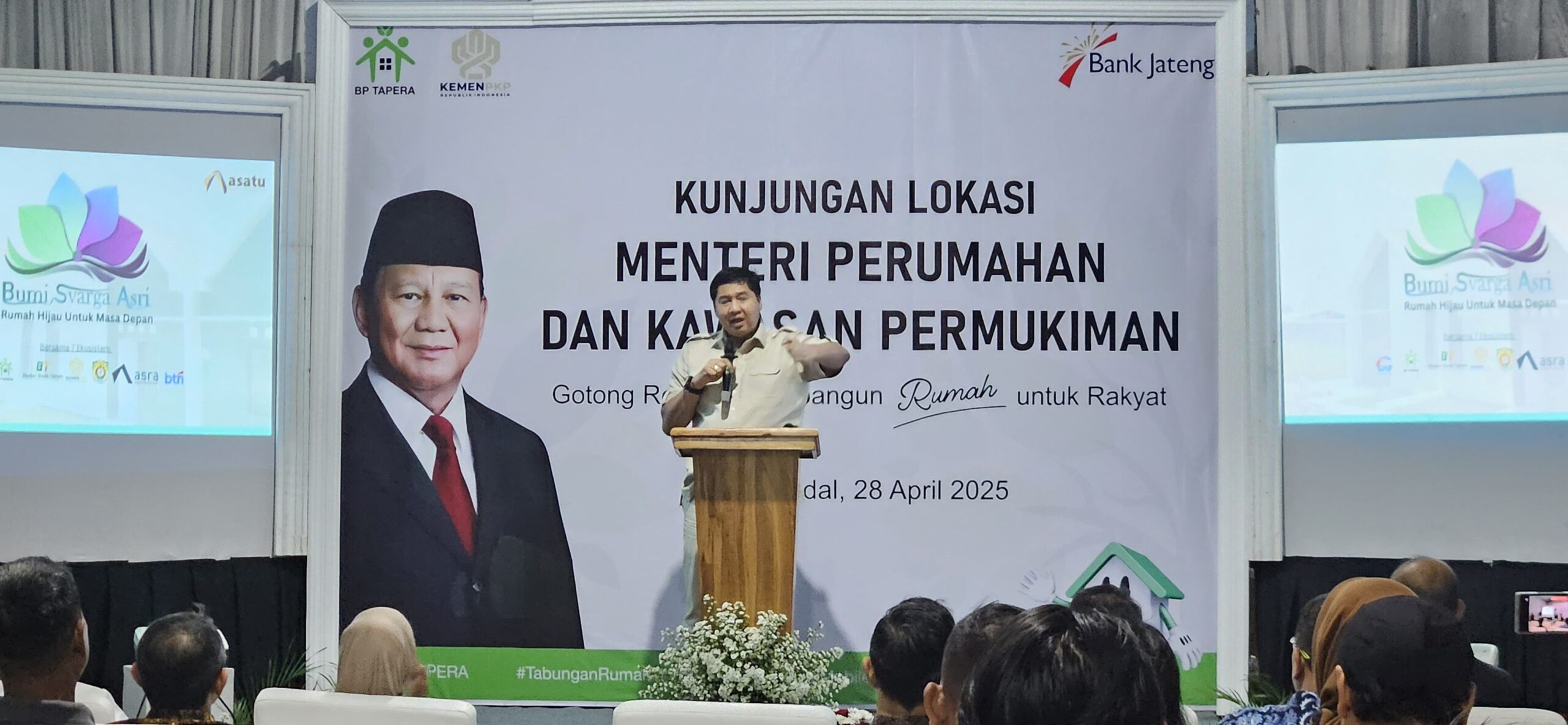 Menteri PKP saat kunjungan keperumahan Bumi Swarga Asri di Kendal Jawa Tengah ( foto : birkom pkp/ Ristyan )