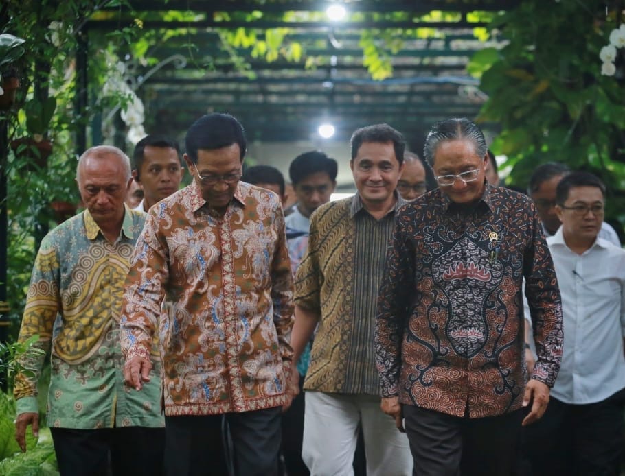 Pertemuan Menteri PU dengan Gubernur DIY membahas tentang infrastruktur Strategis di wilayah Yogya ( foto: birkom pu)