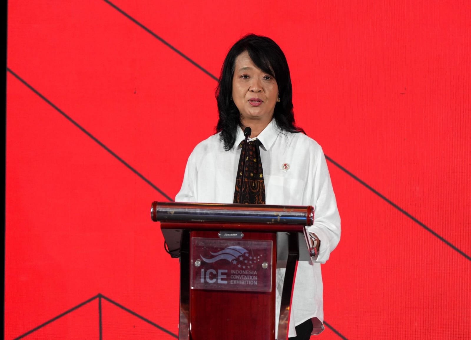 Wamen Diana saat menghadiri acara pembukaan ARCH:ID 2025 yang diselenggarakan oleh Ikatan Arsitek Indonesia (IAI) di Indonesia Convention Exhibition (ICE) BSD City ( foto: birkom pu)