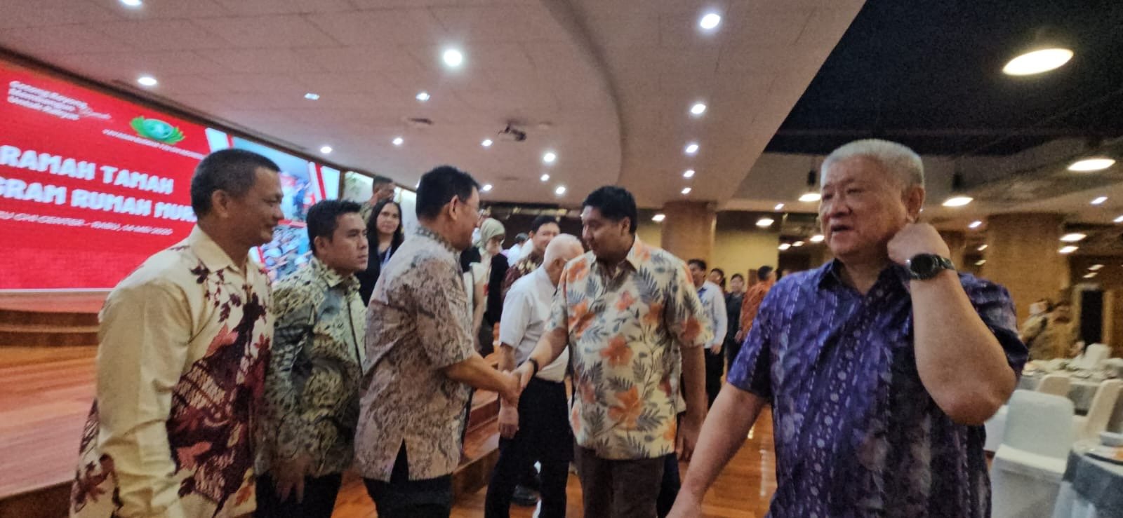 Menteri PKP saat hadir di acara Ramah Tamah Program Rumah Murah Yayasan Buddha Tzu Chi disambut  meriah ( foto: birkom pkp/ Ristyan )