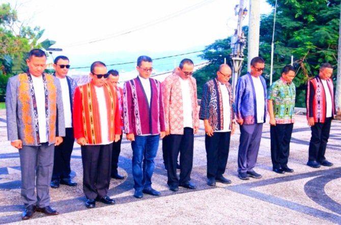 Mengheningkan Cipta, Peserta Ziarah Hari Pattimura di Taman Makqm Pahlawan Nasional Kapahaha Ambon