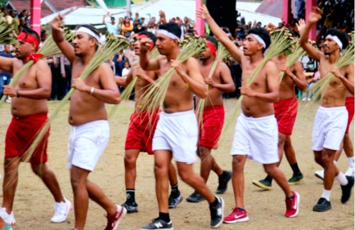 Atraksi Baku Pukul Manyapu Aset Pariwisata Unik Maluku