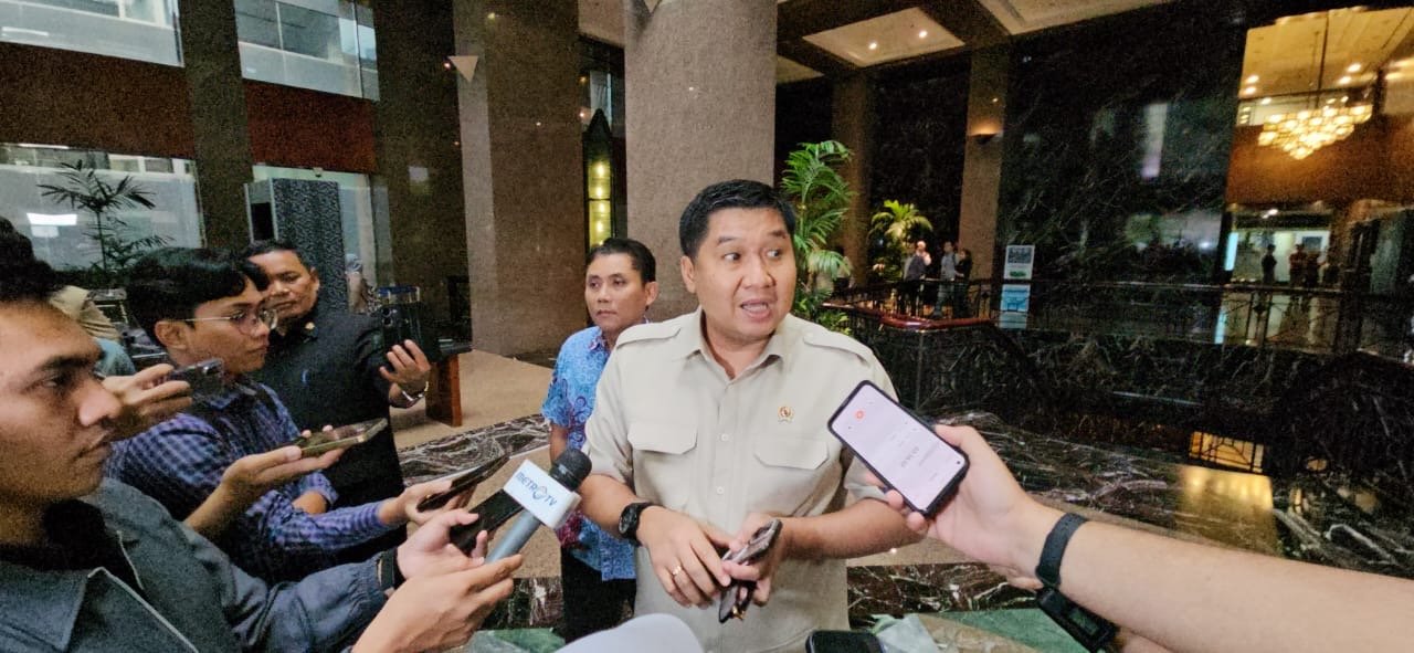 Menteri Ara saat menjawab media ttg Danantarayg mendukung pembangunan Perumahan untuk Rakyat ( Foto,: birkom pkp/ Ristyan )