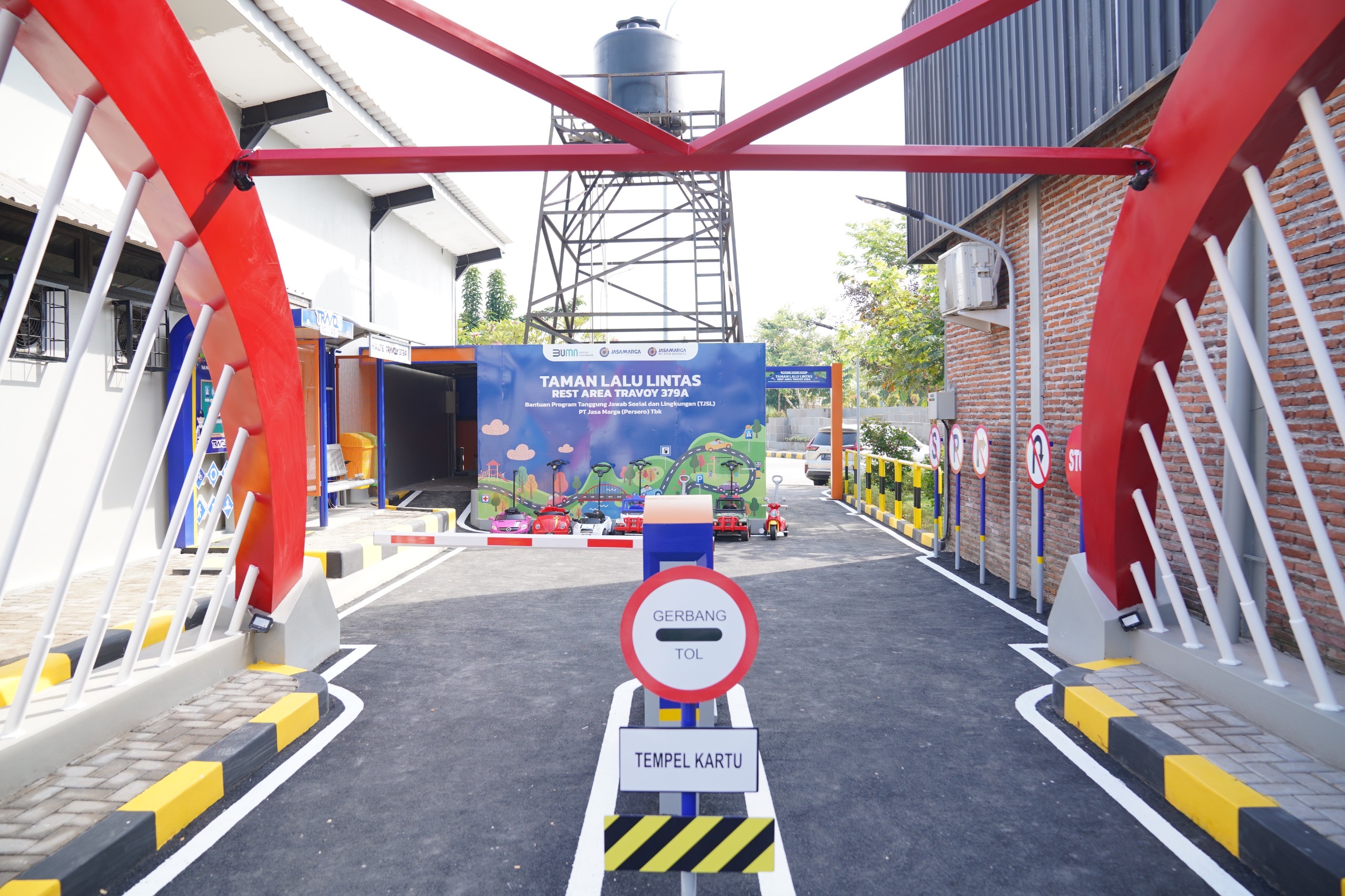 Taman Lalu Lintas di Rest Area Travoy milik Jasamarga ini sebagai taman edukasi yang nyaman ( foto: jasamarga )