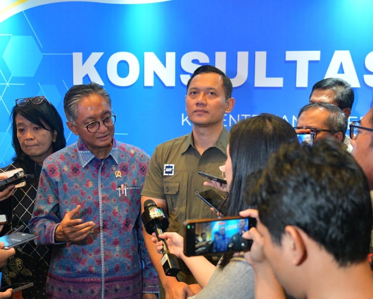 Menko Infrastruktur Agus Harimurti Yudhoyono ( AHY ) didampingi Menteri PU membuka Konreg di Jakarta ( foto: birkom pu)