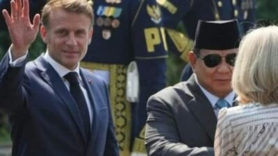 Presiden Perancis dan Ibu Negara mengunjungi Candi Borobudur dan Lab Bahasa Akmil Magelang didampingi Presiden Prabowo ( foto: Setneg )