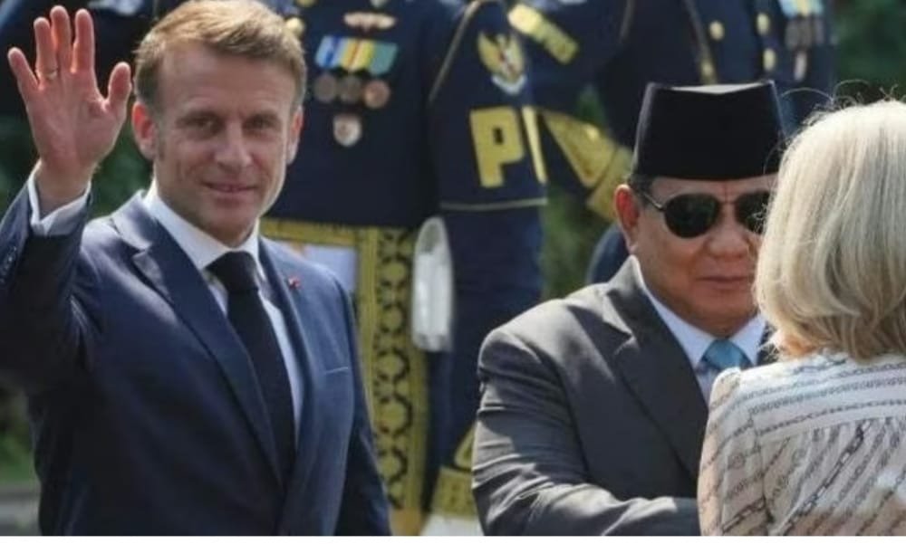 Presiden Perancis dan Ibu Negara mengunjungi Candi Borobudur dan Lab Bahasa Akmil Magelang didampingi Presiden Prabowo ( foto: Setneg )