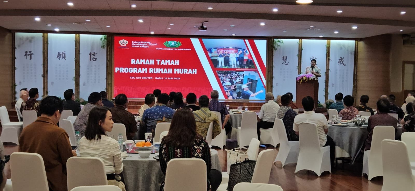 Menteri PKP saat memberikan kata sambutan pada acara Ramah Tamah Program Rumah Murah" di Yayasan Buddha Tzu Chi Indonesia, Jakarta Utara.( foto: birkom pkp/ Ristyan )