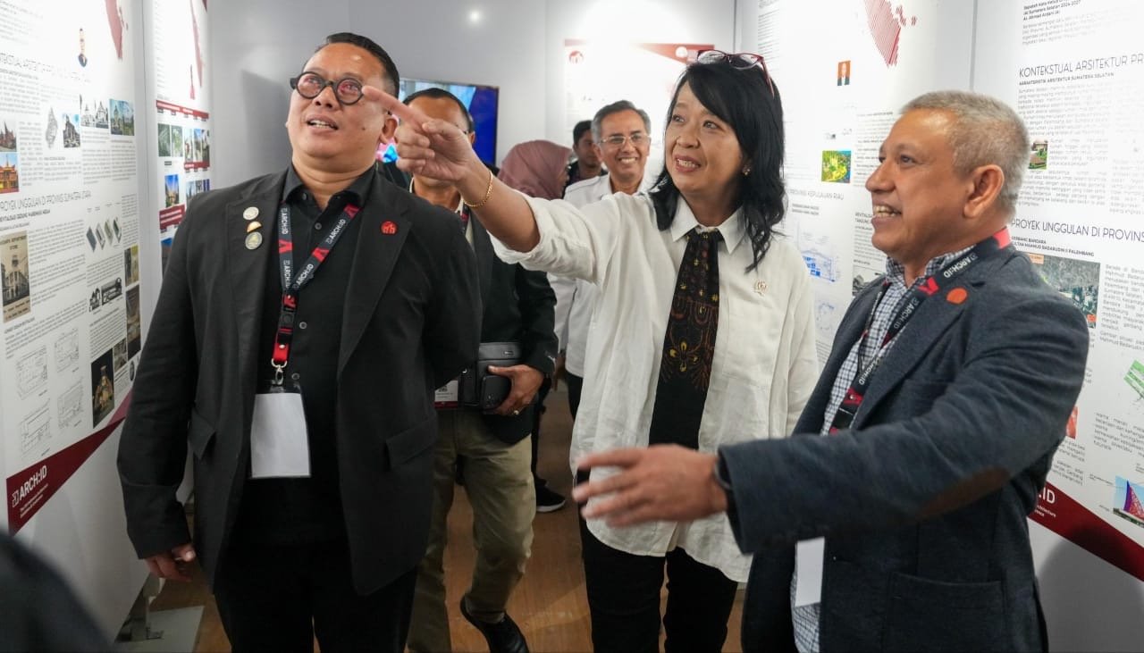 Wakil Menteri Pekerjaan Umum (PU) Diana Kusumastuti menekankan pentingnya penerapan bangunan hijau dan cetdas ( foto : birkom pu)