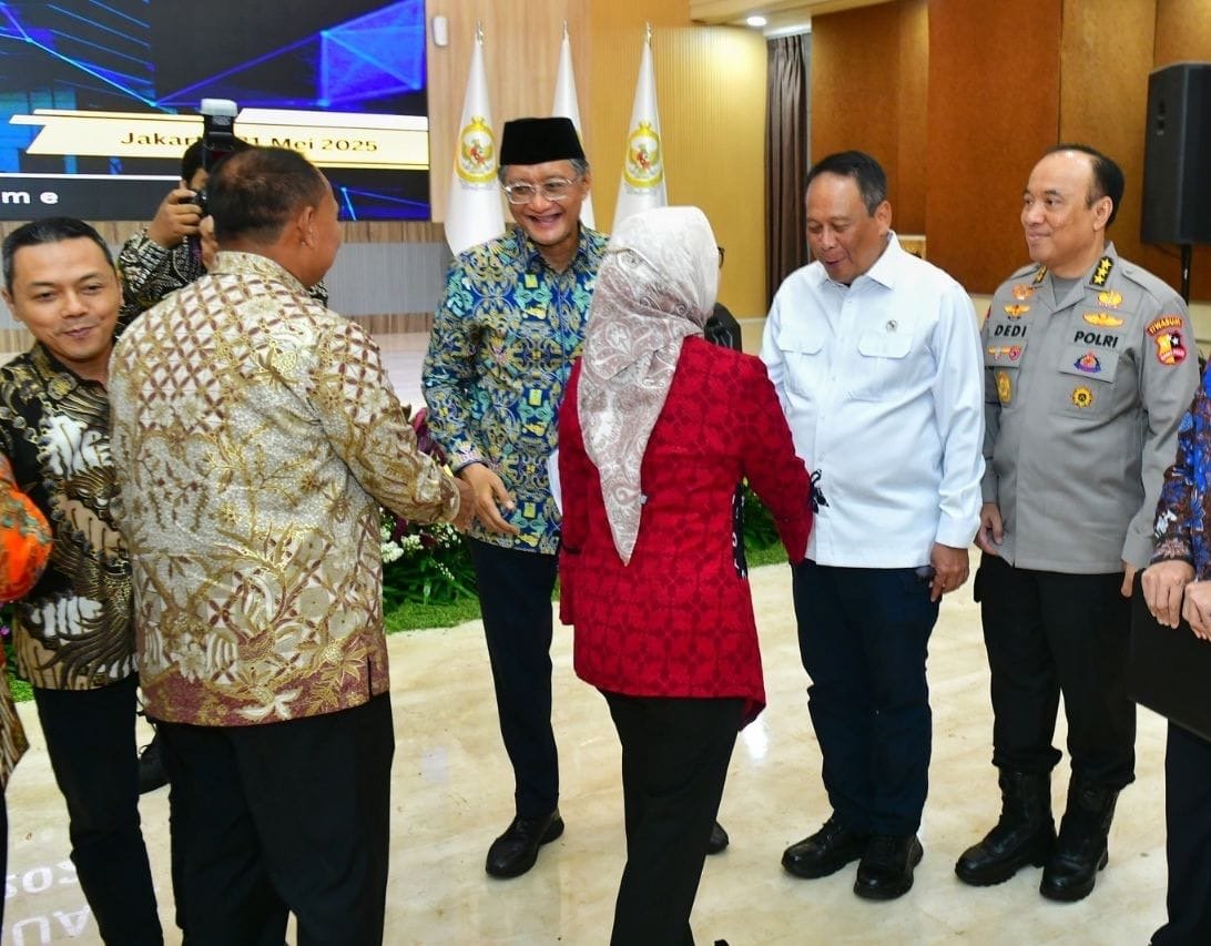 Menteri PU saat menghadiri Exit Meeting BPK ( foto: birkom pu)