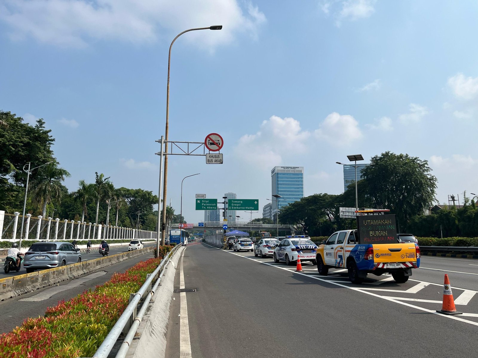 Jasa Marga Siagakan Pengamanan Lalu Lintas Antisipasi Peringatan Aksi Hari Buruh Internasional ( foto: Jasamarga )