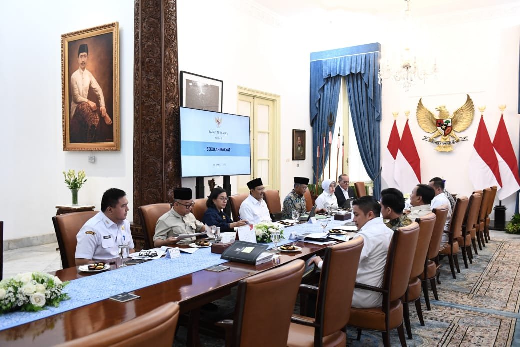 Ratas di Istana Negara yg dipimpin Presiden Prabowo,bahas sekolah rakyat ( foto: Birkom pu )