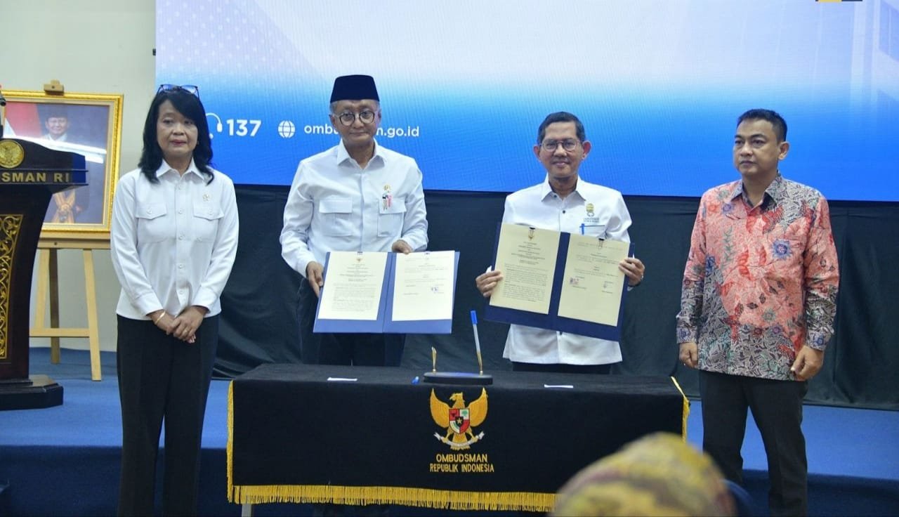 Menteri PU usai Penandatanganan MoU dengan Ombusman ( foto: birkom pu)