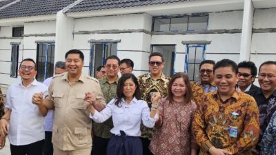 Menteri Ara dan Menkomdigi saat meninjau rumah subsidi untuk wartawan di Cibitung ( foto:/birkom pkp/ Ristyan )