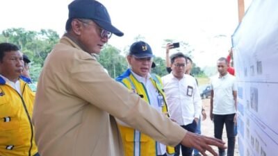 Menteri PU saat meninjau Aceh Timur ( foto: birkom pu)