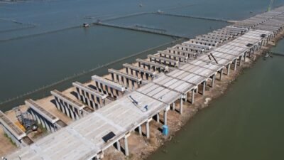 Konstruksi tol Semarang - Demak ( foto: birkom pu)