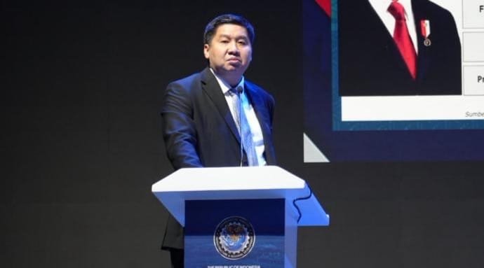 Menteri PKP saat berpidato pada acara Internasional Conference Infrastructure di Jakarta ( foto: menko infra )