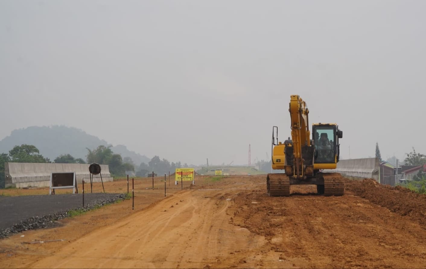 Pembangunan jalan tol Jogya - Bawen oleh Kementrian PU ( foto: birkom pu)