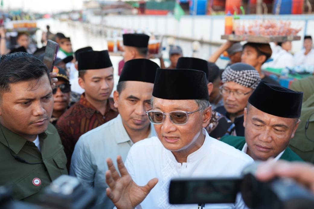 Menteri PU saat memberi keterangan pada Media ttg tanggul laut pantura ( foto: birkom pu)