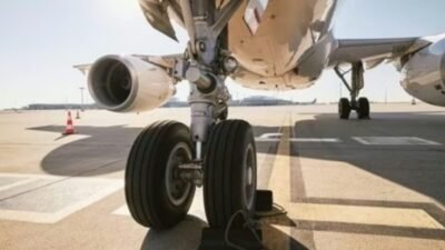 Saudia Airlines, dengan nomor penerbangan SI-576 rute Jeddah-Jakarta terpaksa melakukan pendaratan darurat di Bandara Internasional Kualanamu, Deli Serdang, Sumatera Utara pada Selasa (17/6) siang.