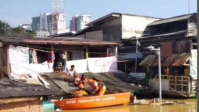 Banjir di Jakarta yang terjadi sejak selasa dini hari ( 7/7/25) diwilayah langganan banjir Kebon Pala Jatinegara Jakarta Timur ( foto : BPBD DKI )