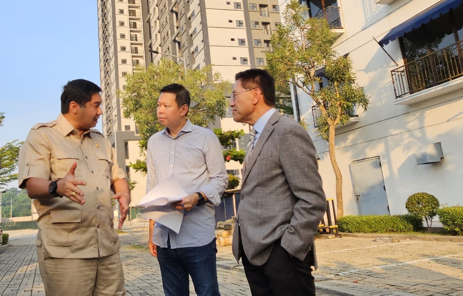 Menteri PKP saat bertemu james Riadi di Meikarta ( foto: birkom pkp/ rist)