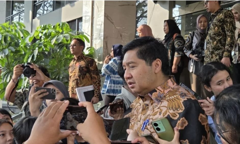 Menteri Ara ketika menjawab pertanyaan media tentang kur perumahab ( foto : birkom pkp/ rist)