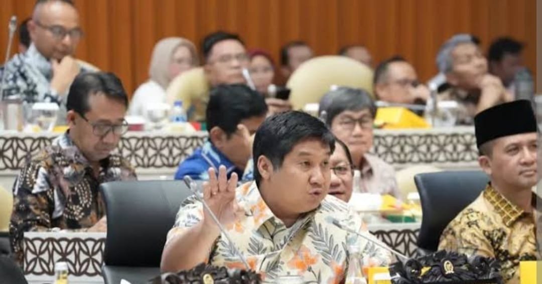 Menteri Ara Curhat ke DPR minta dukungan agar Kemenkeu membuka blokir anggaran untuk program perumahan ( foto: birkom pkp)