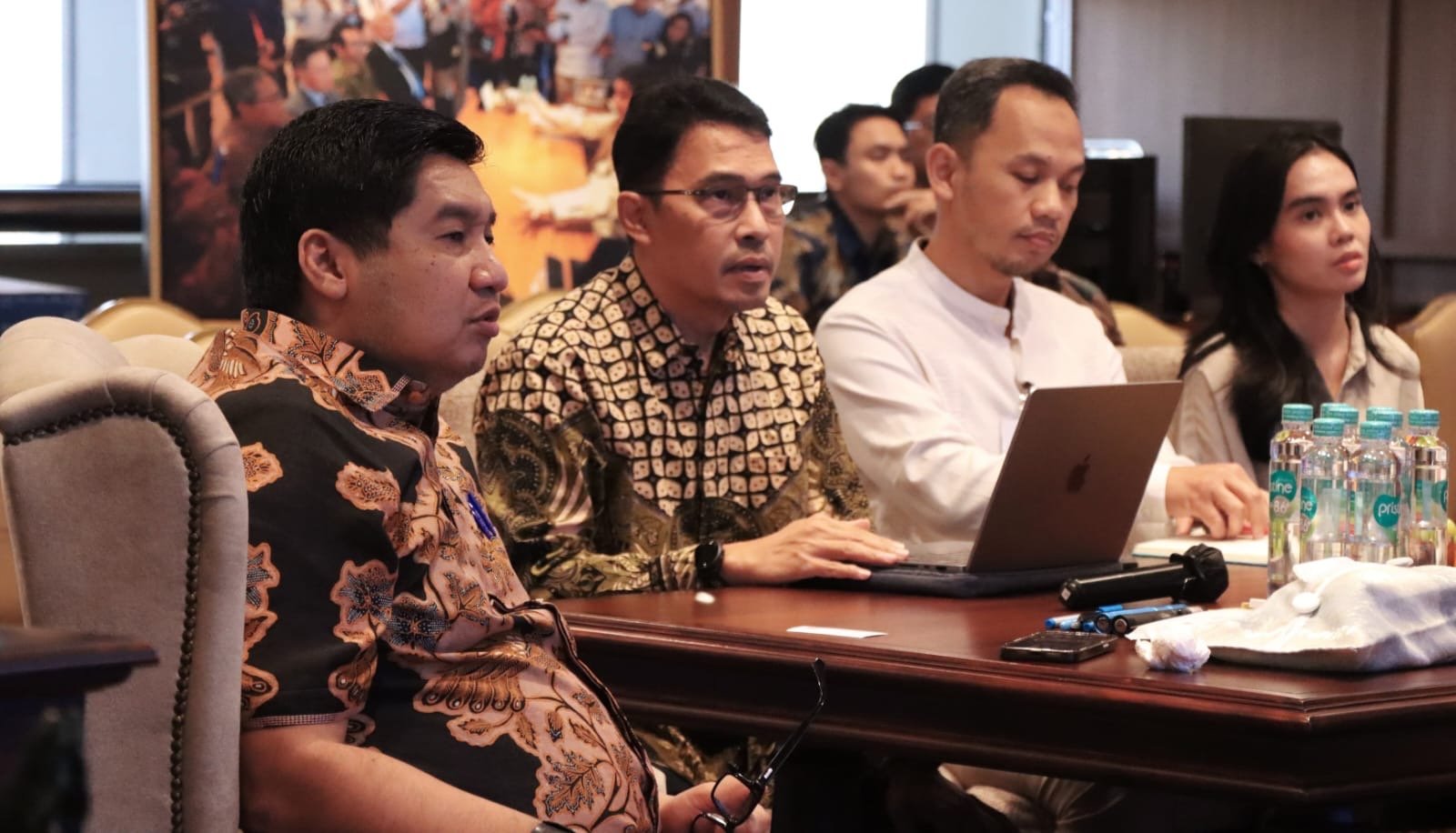 Menteri PKP Maruarar Sirait saat berdiskusi dengan PT Coliers Indonesia tentang perumahan (foto: birkom pkp/ risty)
