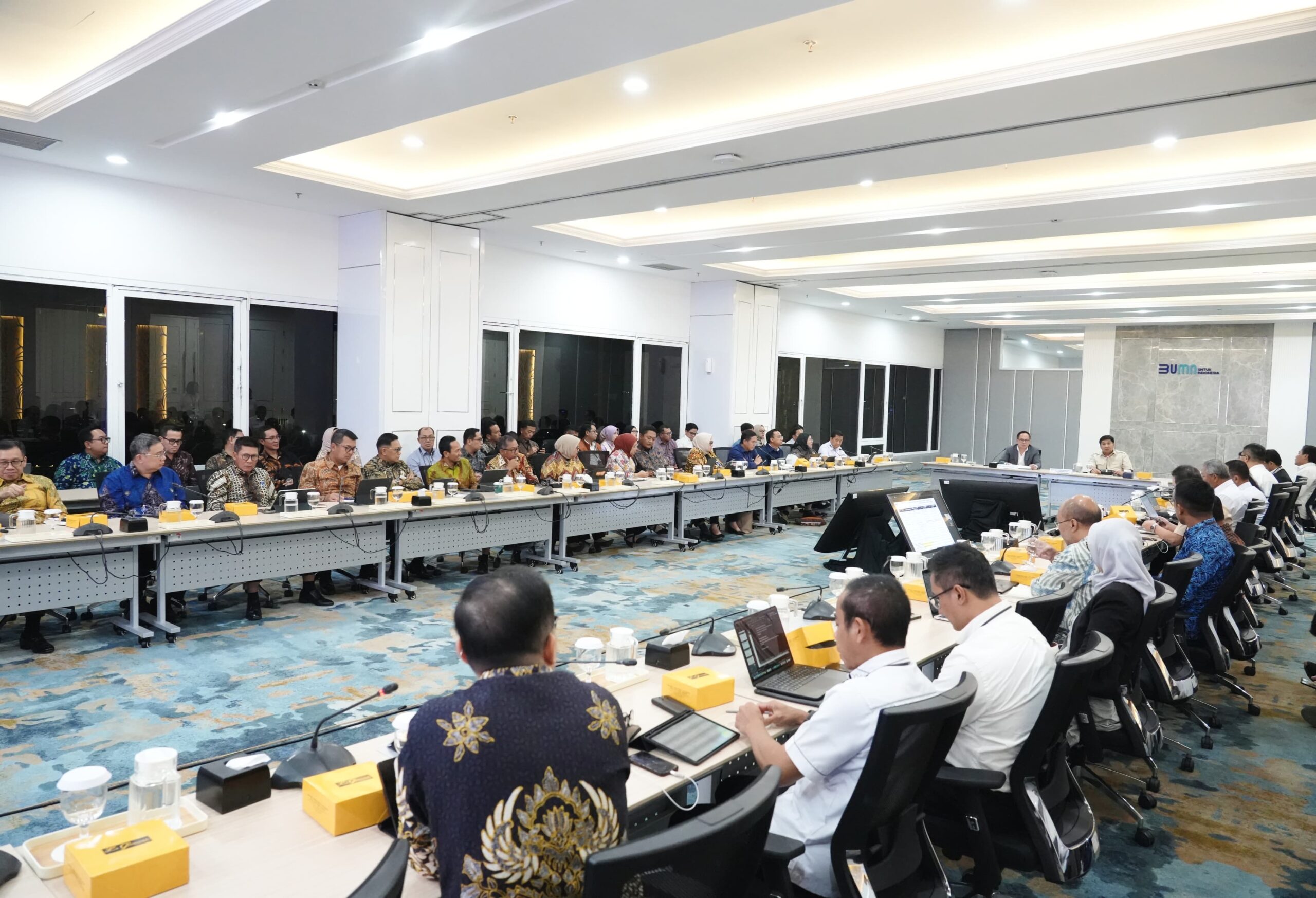 Rapat bersama membahas Permen terkait KUR Perumahan ( foto : birkom pkp/ristyan)