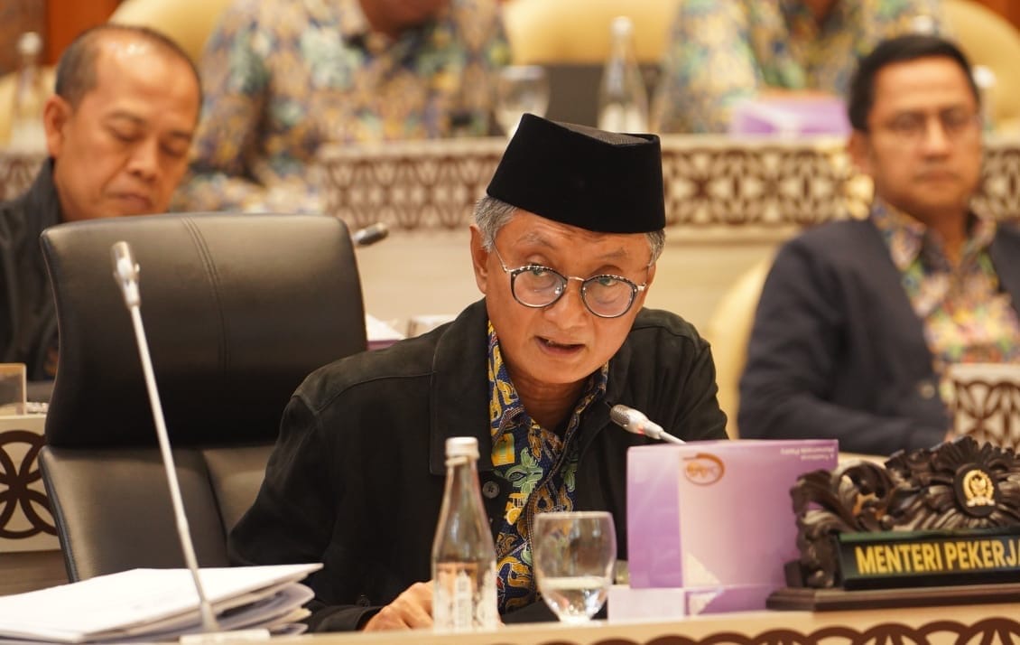 Menteri PU Dody Hanggodo saat Rapat Dengar Pendapat dengan Komisi V DPR-RI ( foto: birkom pu)