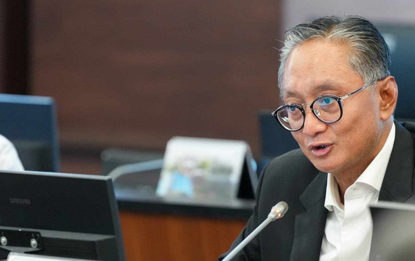 Menteri PU Dody Hanggodo saat menerima Gibernur Pspua Tengah dan sejinlah kepala daerah kabupaten pegunungan.( foto: birkpm pu)