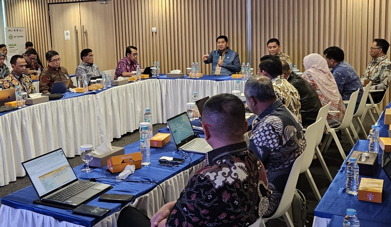 rapat pembahasan tentang draft Peraturan Menteri untuk KUR Perumahan. ( foto: birkom pkp/ ristyan)