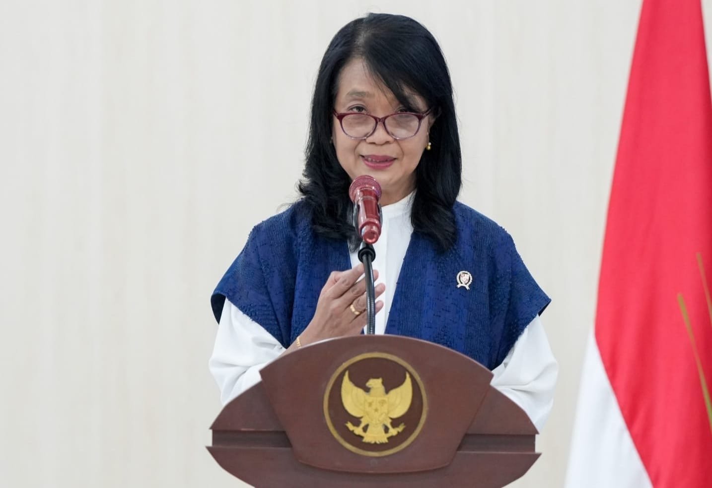 Wamen Diana saat mewakili Menteri PU usai MoU dengan TNI untuk perkuat bangun infrastruktur diwilayah3T ( foto: birkom pu)