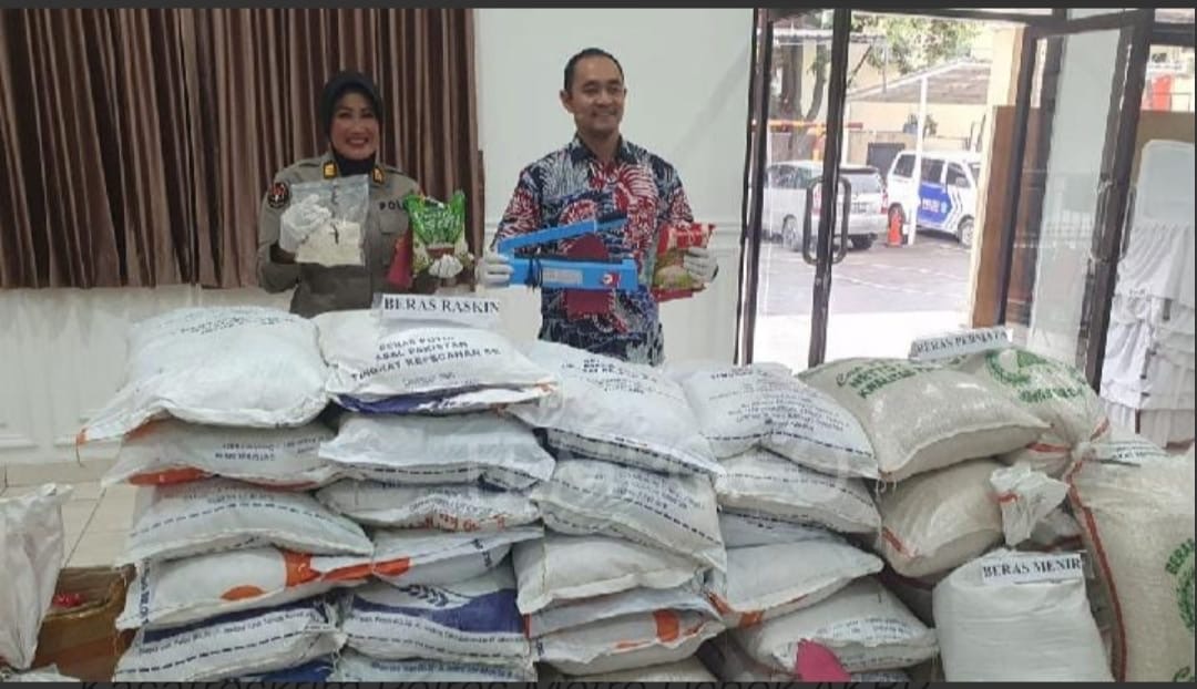 Tumpukan beras yang diduga beras oplosan (foto: polda metro)