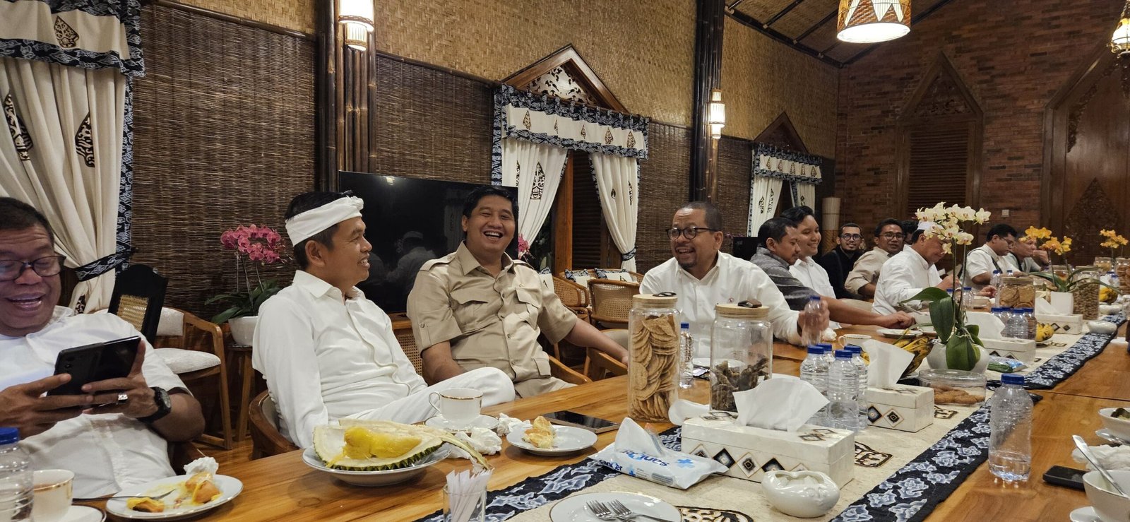 Menteri PKP kerjasama dengan Gubernur Jawabarat   untuk memanfaatkan  pembiayaan home di Subang (foto: human PKP)