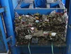 Pengelolaan Sampah Yang Buruk Dapat Menghambat Distribusi Air Kelahan Pertanian.