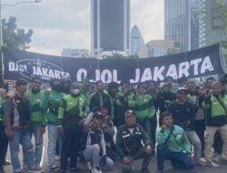 Jalan Merdeka Selatan Ditutup Polres Metro Jakarta Pusat Imbas Demo Ojol