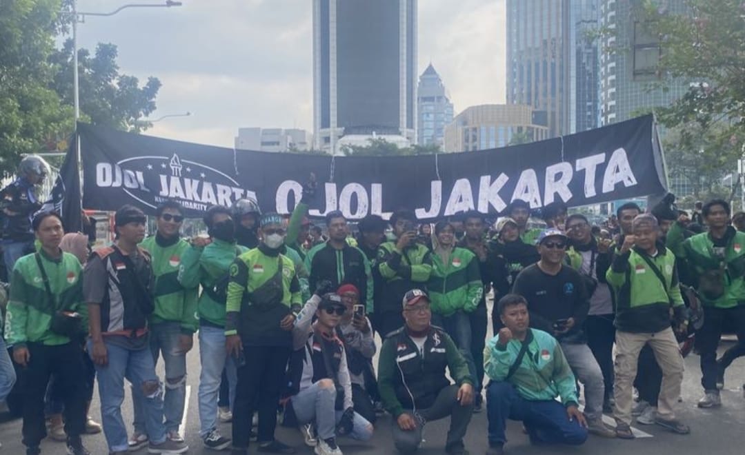 Pendemo Ojol berkumpul di Patung kuda Monas ( foto: dok istimewa )