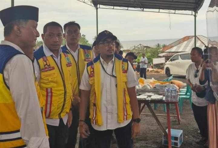 Menteri PU saat kunjungan kerja di Maluku Utara melihat rencana pembangunan IJD untuk dukung ketahanan pangan ( foto: birkom pu)