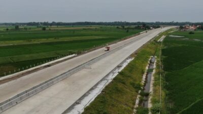 Penyelesaian pembangunan jalan tol dari Probolinggo hingga Besuki ini merupakan bagian dari upaya Pemerintah dalam meningkatkan konektivitas yang merata hingga wilayah timur Pulau Jawa (foto: birkom pu)