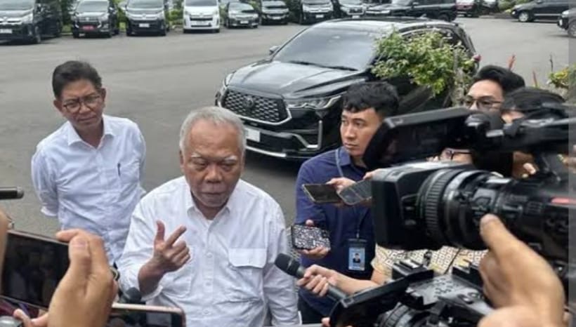 Kepala OIKN Basuki Hadimuljono saat berikan keterangan pers ( foto: birkom pu)
