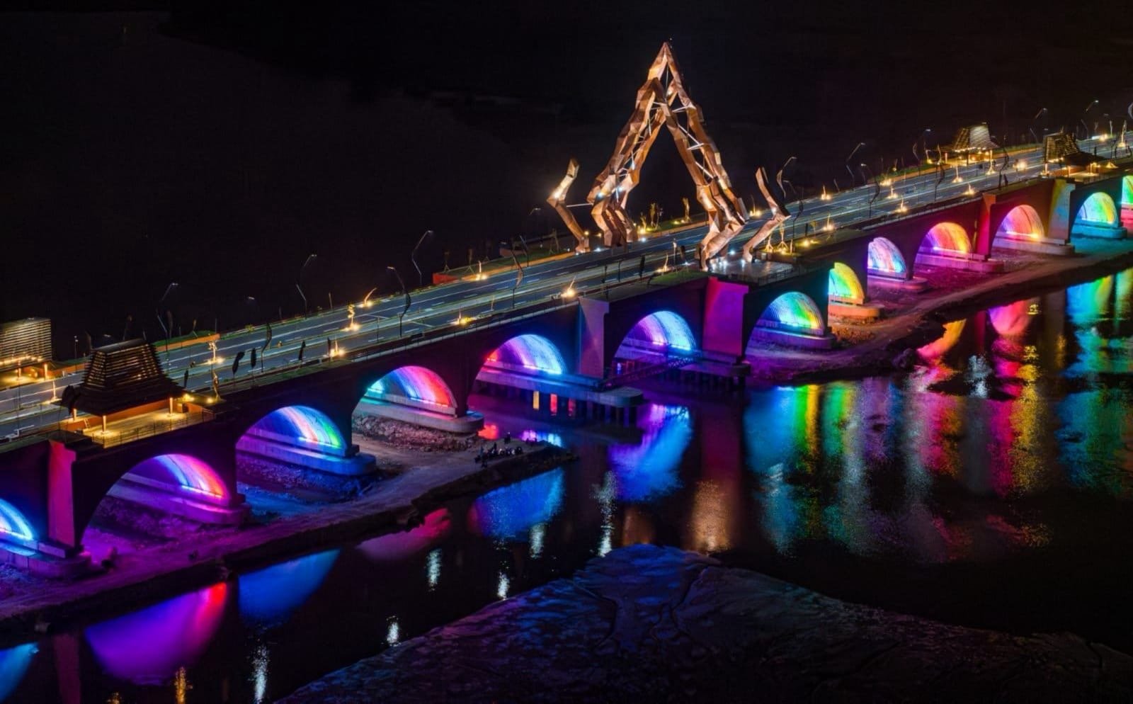 Jembatan Pandansimo Jogyakarta diwaktu malam (foto : birkom pu)