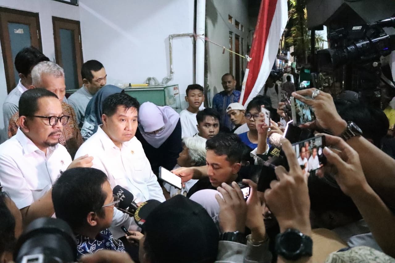 Menteri Ara saat dialog dengan media terkait renovasi rumah ( foto: birkom pkp/ jay)