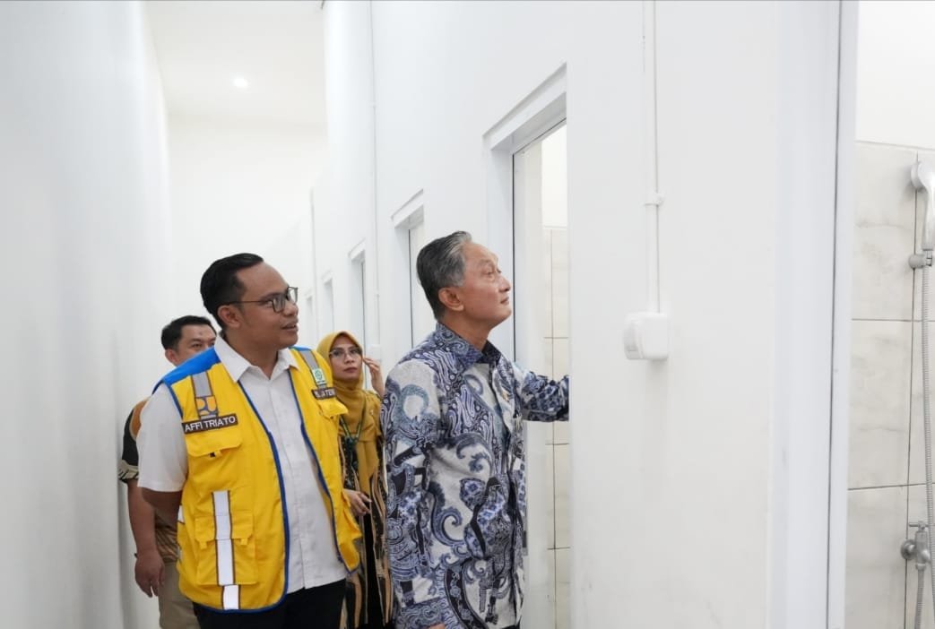Menteri Dody saat meninjau SR di Balai Pelatihan Vokasi dan Produktivitas (BPBV) Surakarta (foto: birkom pu)