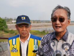 Menteri Dody Pastikan Suplai Air Irigasi Bendungan Semantok Stabil