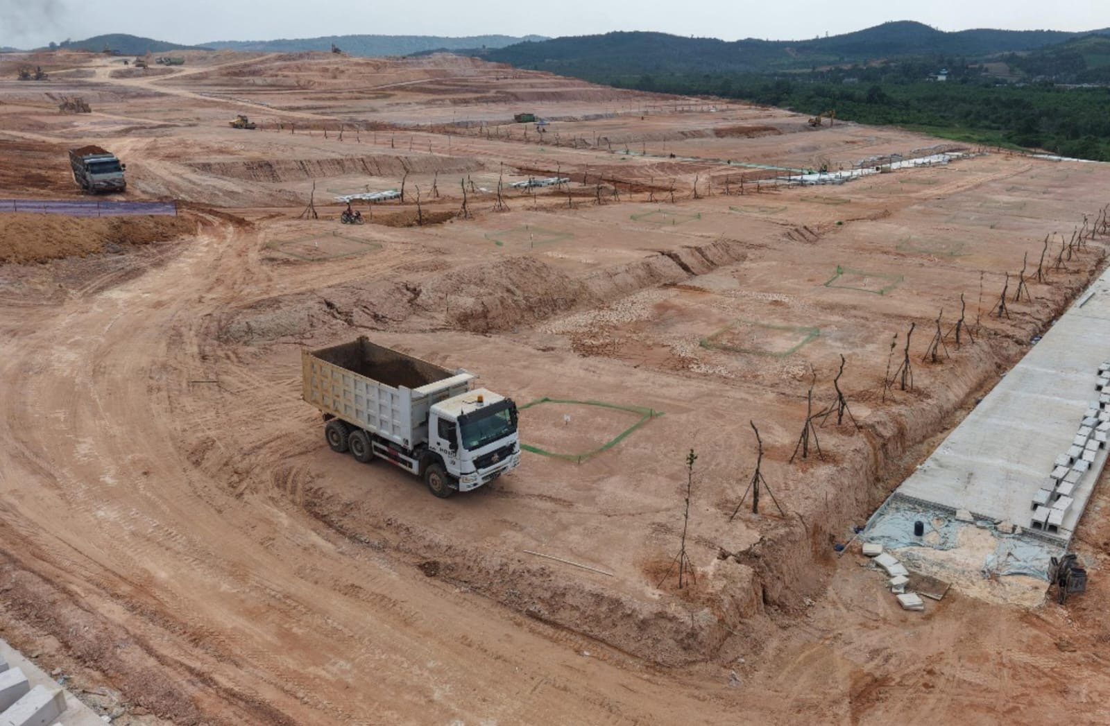 diatas tanah ini akan dibangun kawasan layak huni  (foto: birkom pu)