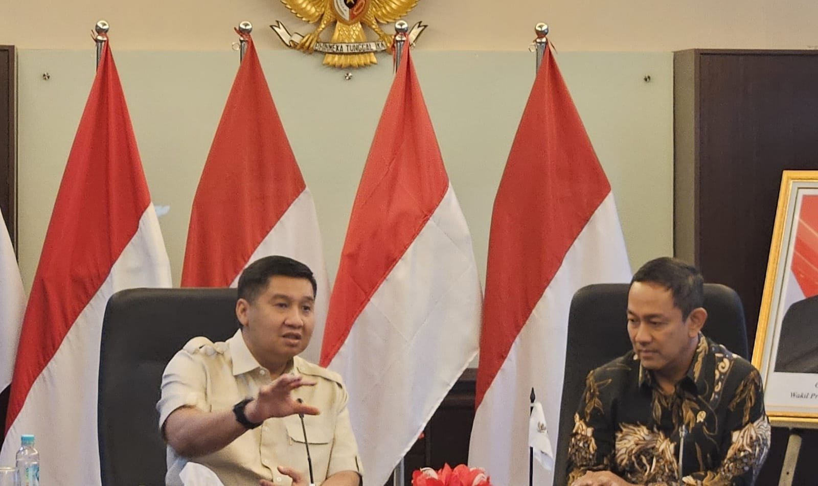 Menteri Ara saat konsultasi dengan Ketua LKPP (foto:/birkom pkp/ rist)