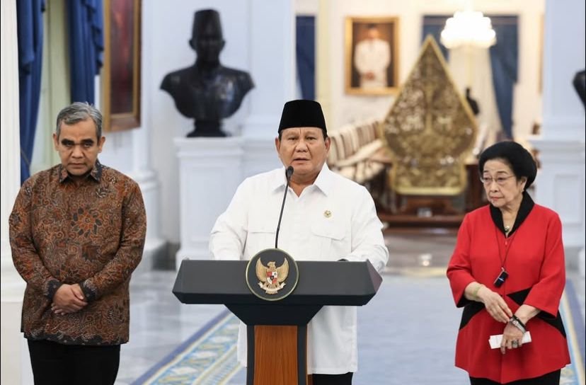 Presiden didampingi Ketua MPR Ahmad Muzani dan Ketum Partai PDIP Megawati Sukarno Putri saat jumpa pers usai pertemuan dengan Ketum Partai. (foto : tangkap layar setpres)