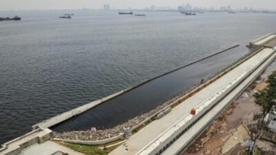 Kawasan taggul laut di Muara baru jakarta utara dalam proydk NCICD yang dibangun Kementerian PUPR untuk mencegah banjir Rob (foto: birkom pu)